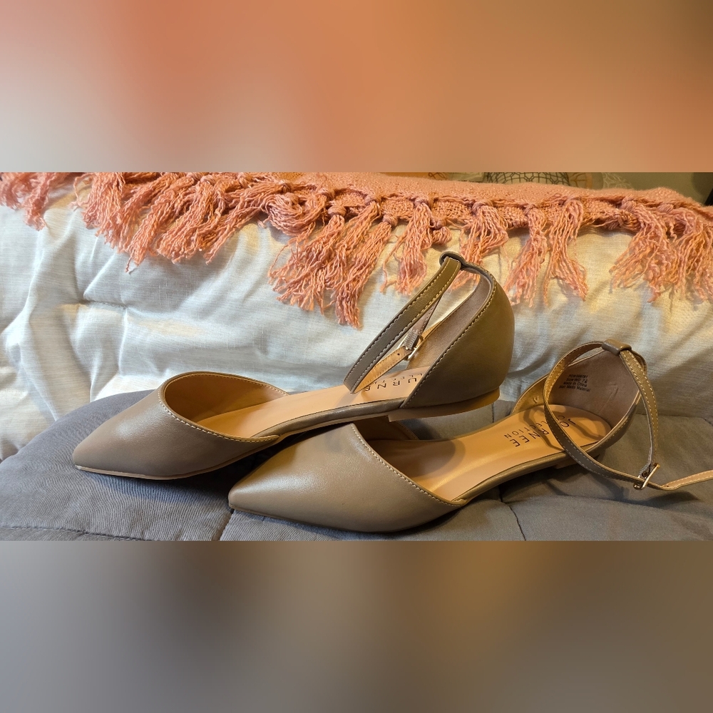 Journee Collection Beige Pointed Toe Flats